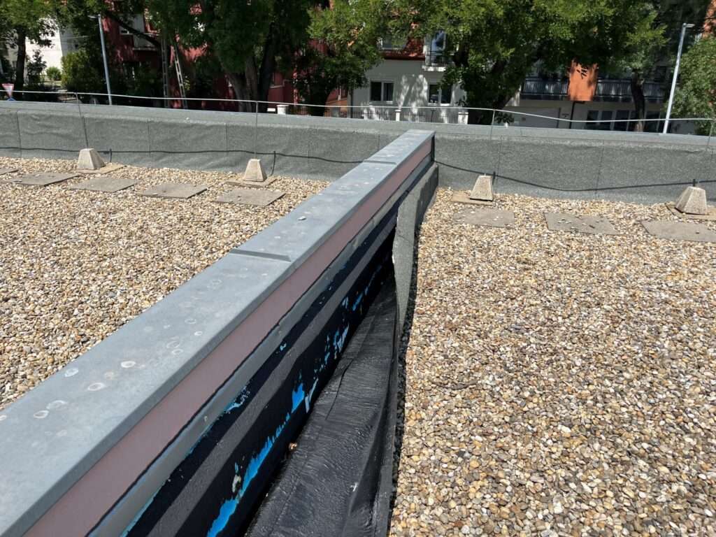 Vízszigetelés leválása az attikafalról