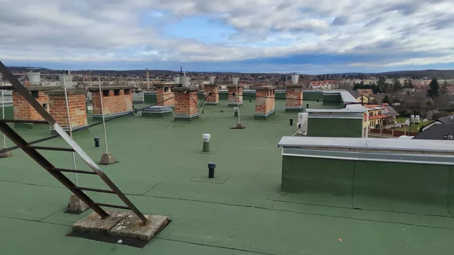 Bitumenes tetőszigetelési munkafotó.