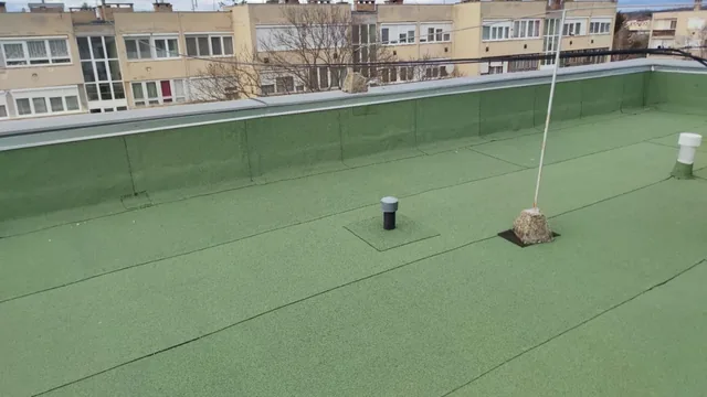 Bitumenes tetőszigetelési munkafotó.